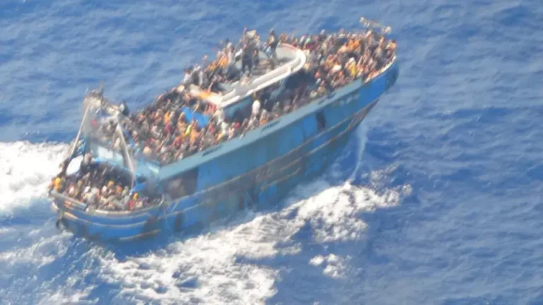 migrantsguidenewsboatpic
