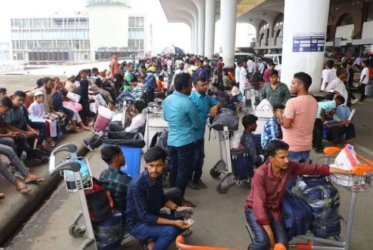টিকিট-না-পাওয়ায়-মালয়েশিয়া-যাওয়া-হলো-না-হাজার-হাজার-শ্রমিকের-migrants-guide-news